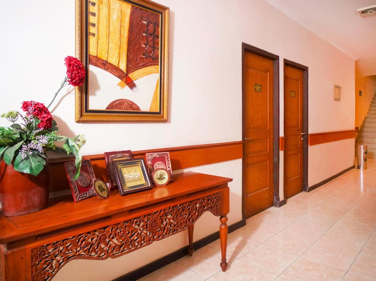 Capital O 142 Hotel Al Furqon Syariah Palembang Exterior photo